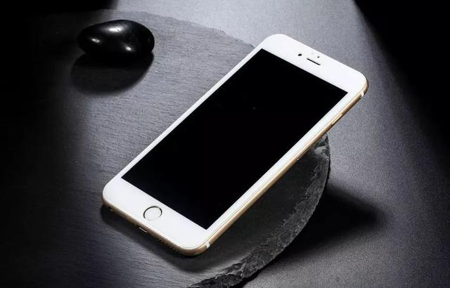 蘋果最神奇最堅(jiān)挺的手機(jī)是iPhone6  網(wǎng)友:沒毛?。? title=