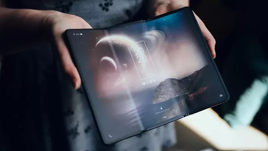 TCL  Trifold 