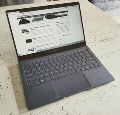 Galaxy Book S比MacBook Air更薄、更輕、速度更快？