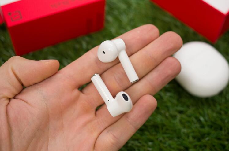美國海關(guān)吹噓沒收了假冒的AirPods,其實是OnePlus Buds